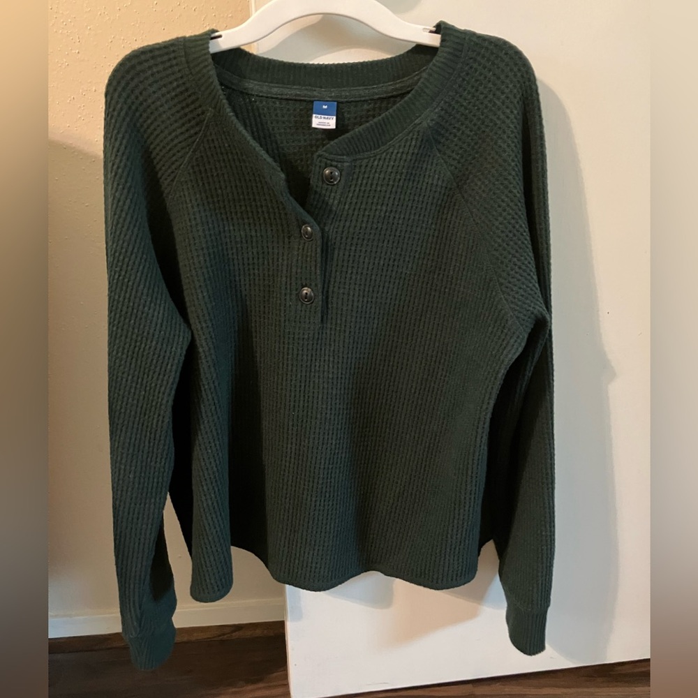 Old Navy army green waffle raglan long sleeved henley, medium